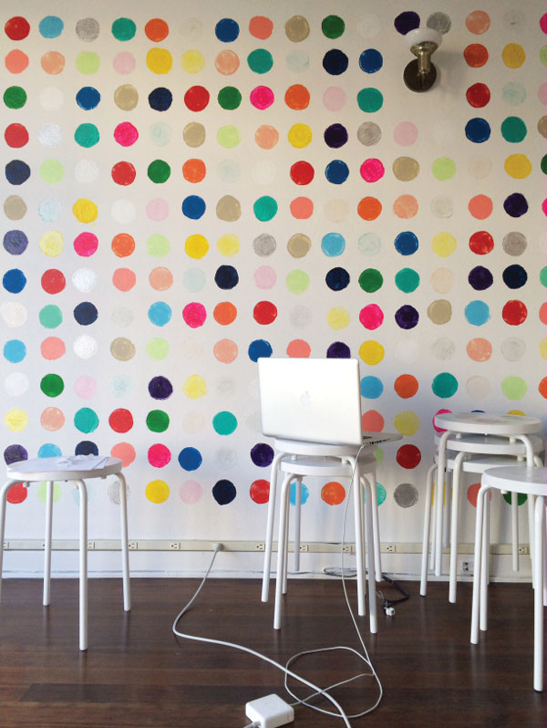 DIY: mural de puntos de colores
