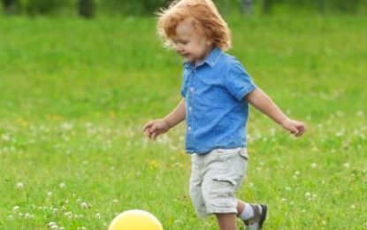 3 maneras divertidas, sencillas y creativas de mantener a los niños entretenidos con una pelota